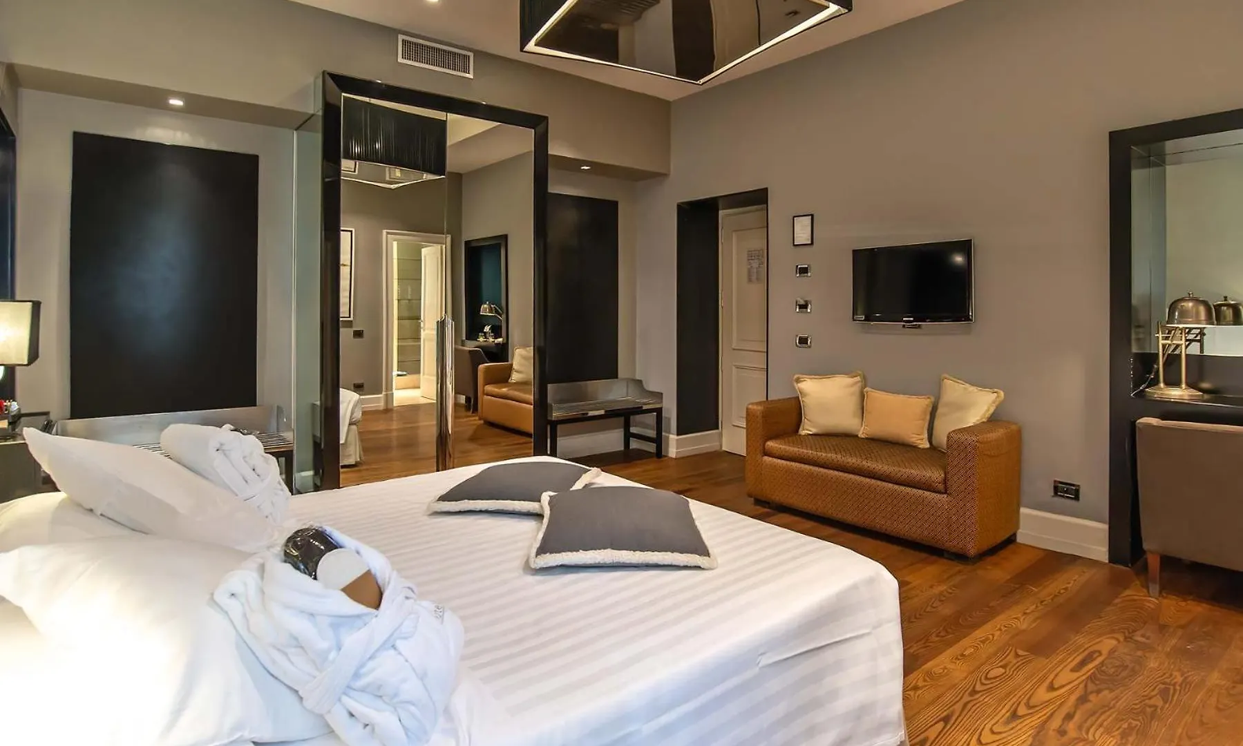 Hotel Isa Rome 4*,